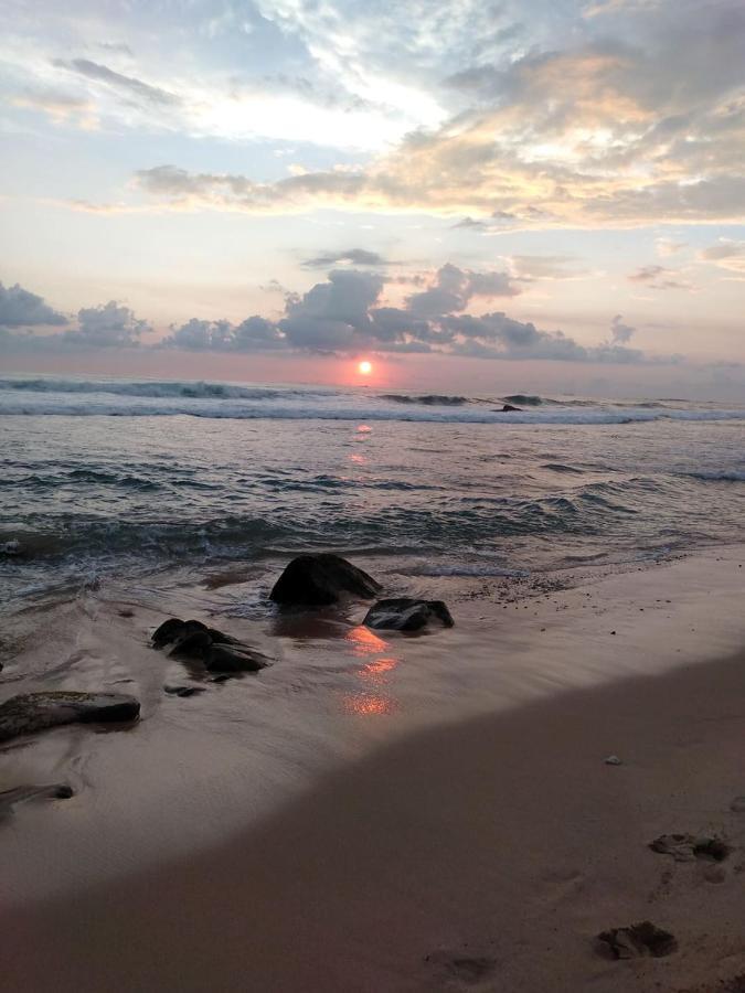 Near Beach Rest Unawatuna Εξωτερικό φωτογραφία
