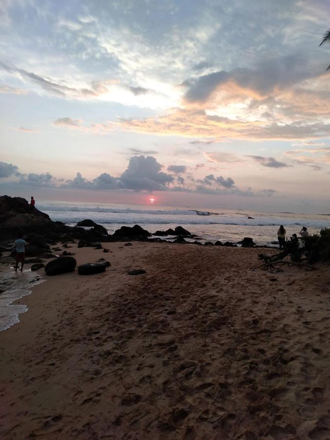 Near Beach Rest Unawatuna Εξωτερικό φωτογραφία
