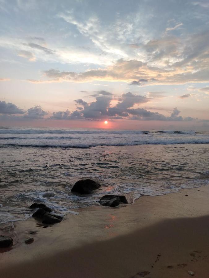 Near Beach Rest Unawatuna Εξωτερικό φωτογραφία